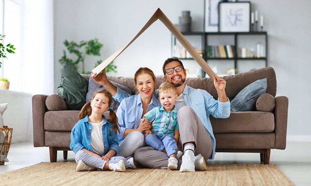 Familie mit Dach über dem Kopf